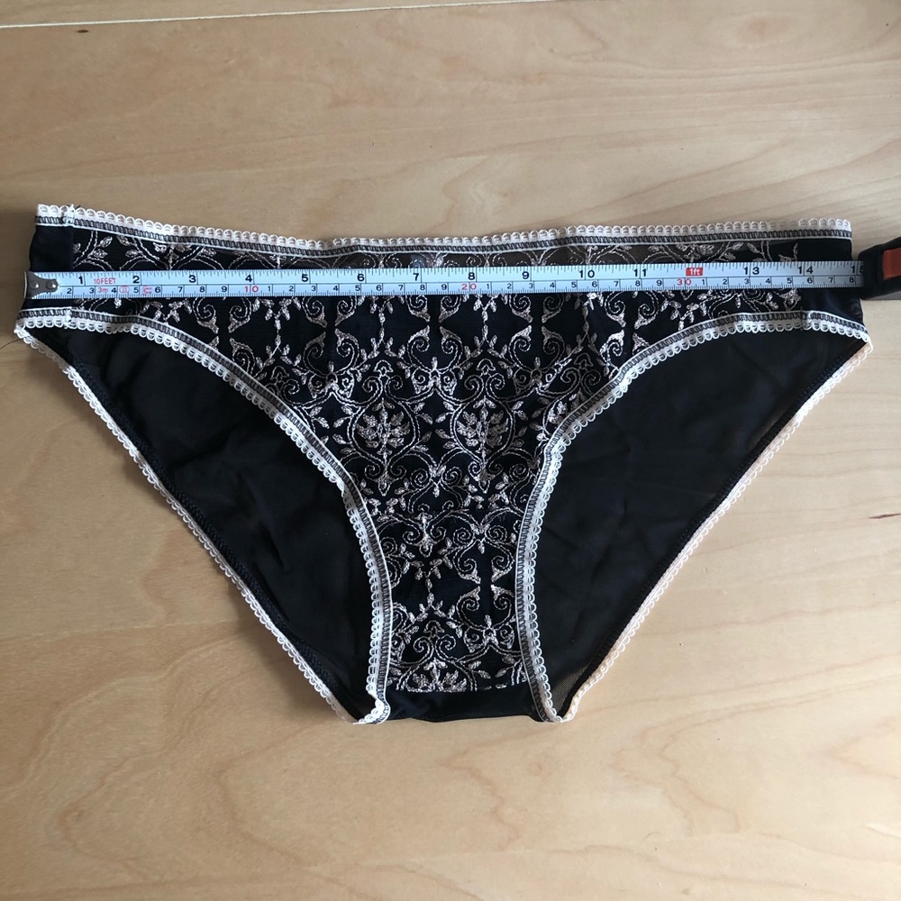 New woman lingerie bra and panty set - Picture 8 of 14